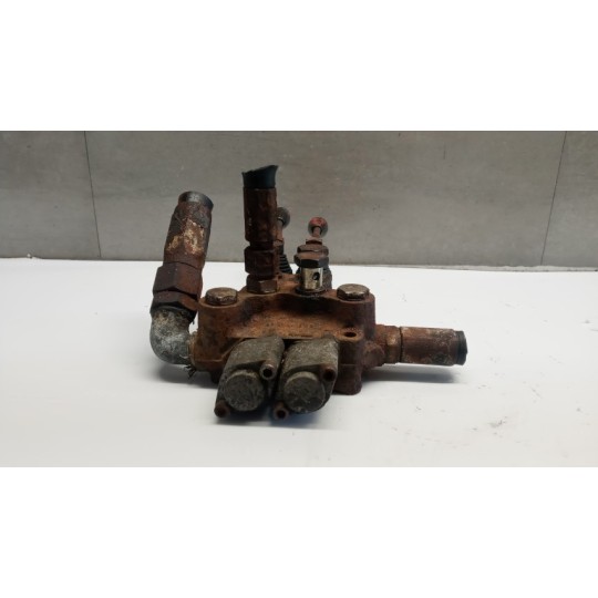 DISTRIBUTORE IDRAULICO . . used
