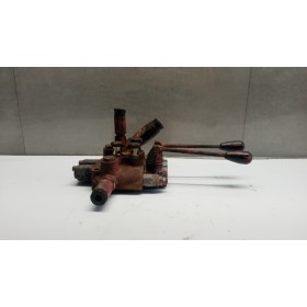 DISTRIBUTORE IDRAULICO . ....