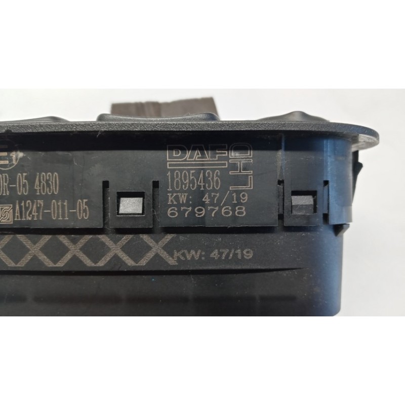 DAF INTERRUTTORI E PULSANTI ALZAVETRI DAF CF euro 6 usato