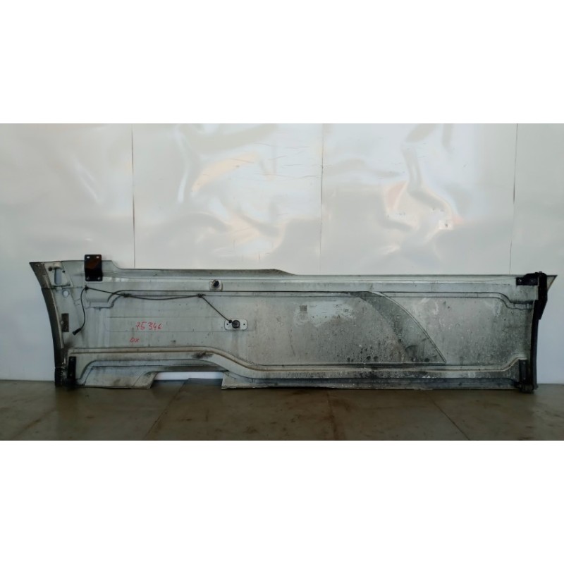 DAF MINIGONNA DESTRA DAF CF euro 6 usato