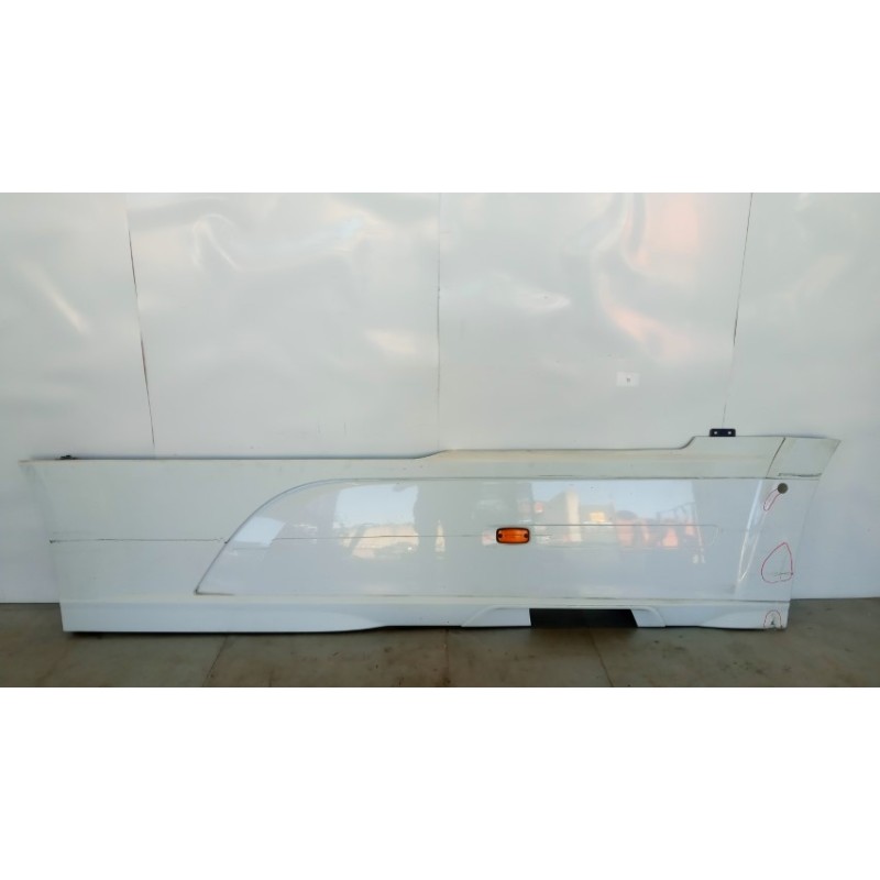 DAF MINIGONNA DESTRA DAF CF euro 6 usato