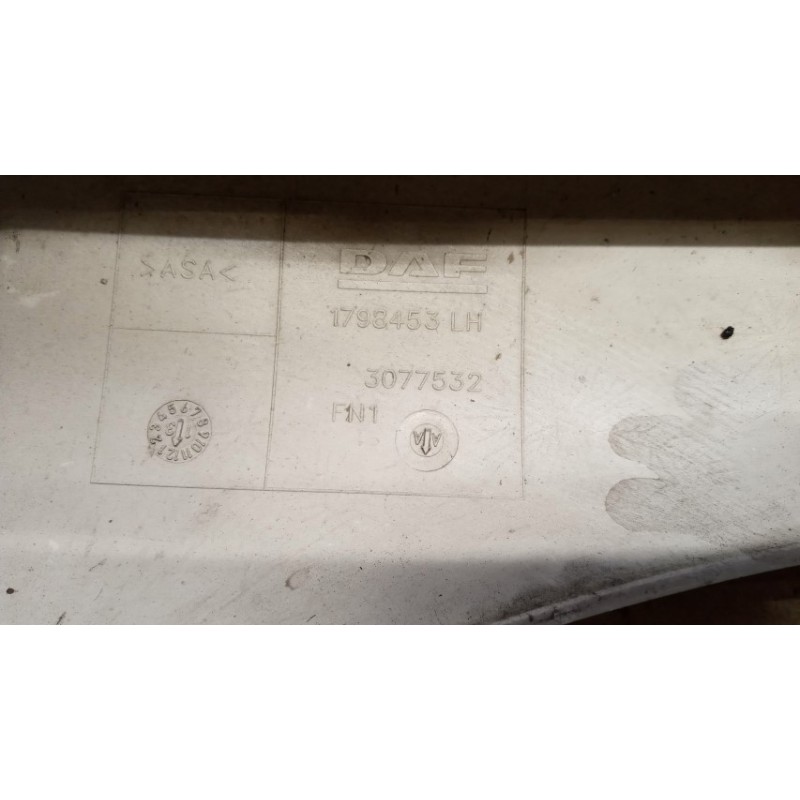 DAF PLASTICHE ESTERNE VARIE DAF XF106 usato