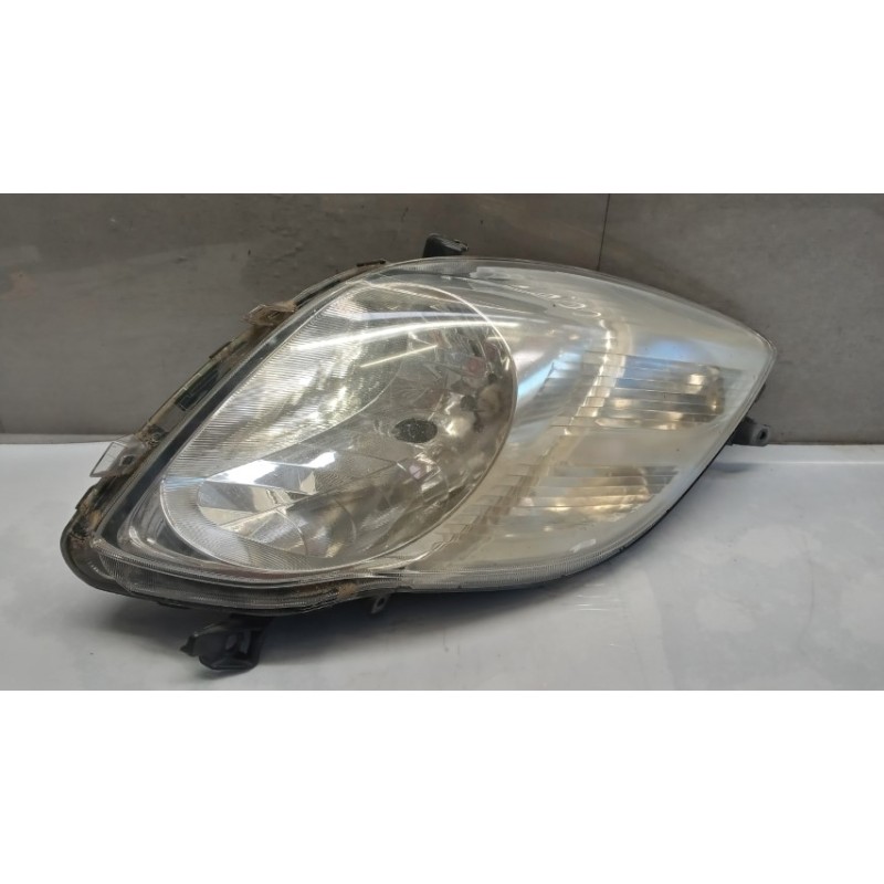 TOYOTA RIGHT HEADLIGHT TOYOTA Yaris 2008>2011 used