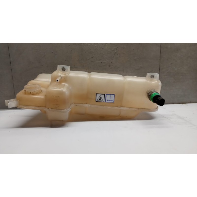 IVECO VASCHETTA ACQUA RADIATORE MOTORE IVECO Daily 2006>2009 usato