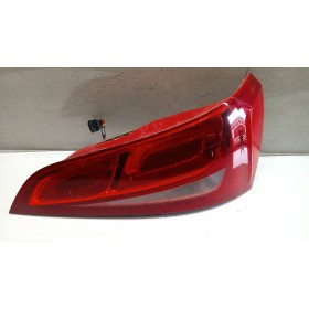 RIGHT REAR LIGHT ON BACK...