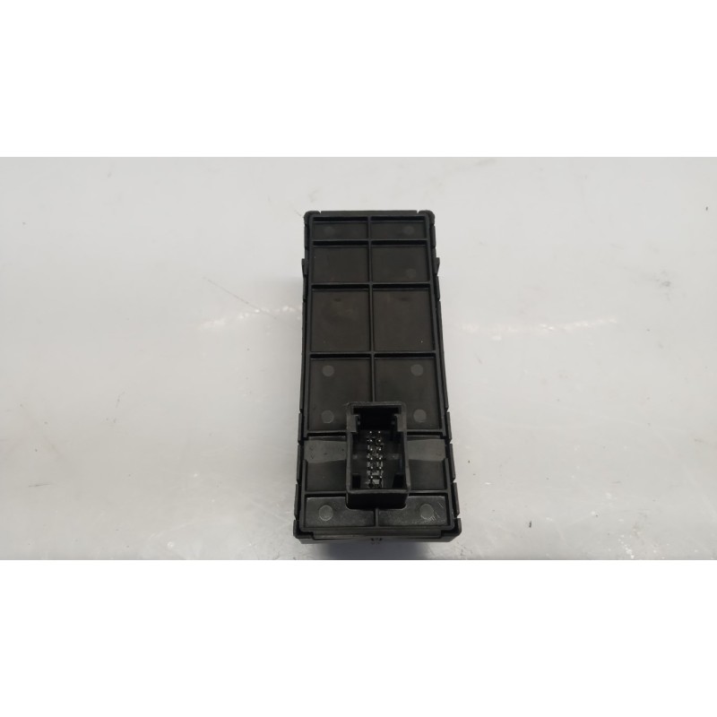 FIAT INTERRUTTORI E PULSANTI ALZAVETRI FIAT F.500L 2012> usato