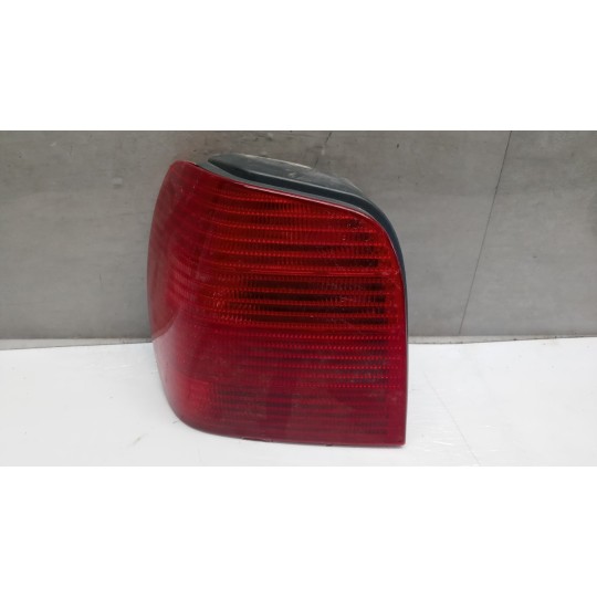 FARO POSTERIORE ESTERNO SINISTRO VOLKSWAGEN Polo 1999>2001 usato
