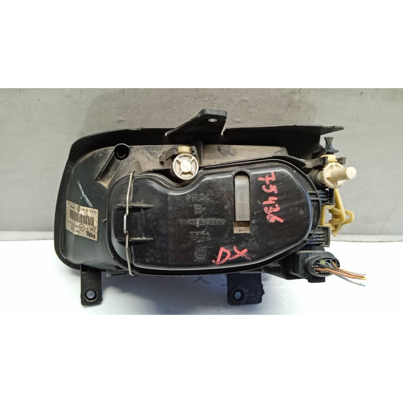 VOLKSWAGEN RIGHT HEADLIGHT VOLKSWAGEN Polo 1999>2001 used