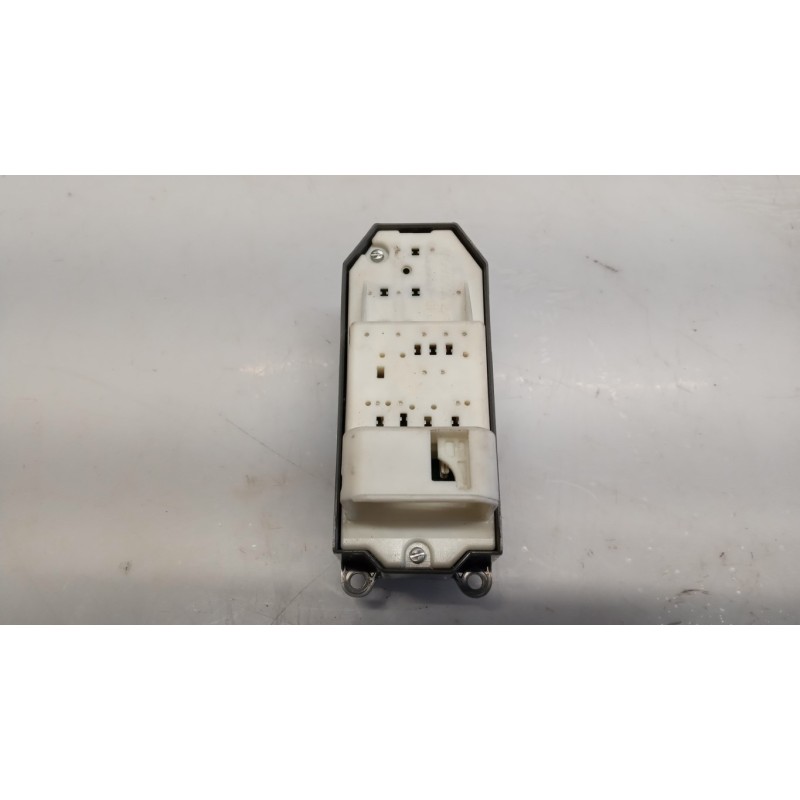 TOYOTA INTERRUTTORI E PULSANTI ALZAVETRI TOYOTA Yaris 2005>2008 usato