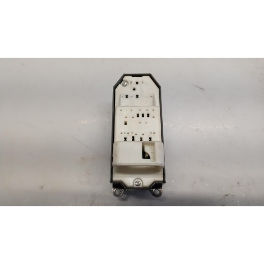 INTERRUTTORI E PULSANTI ALZAVETRI TOYOTA Yaris 2005>2008 usato