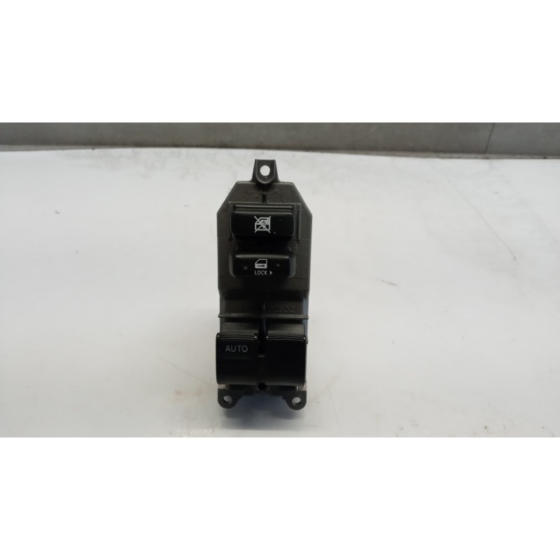 TOYOTA INTERRUTTORI E PULSANTI ALZAVETRI TOYOTA Yaris 2005>2008 usato