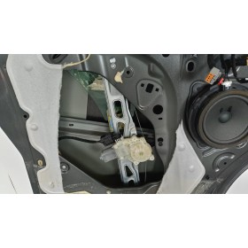 ALZA VETRI ANTERIORI...