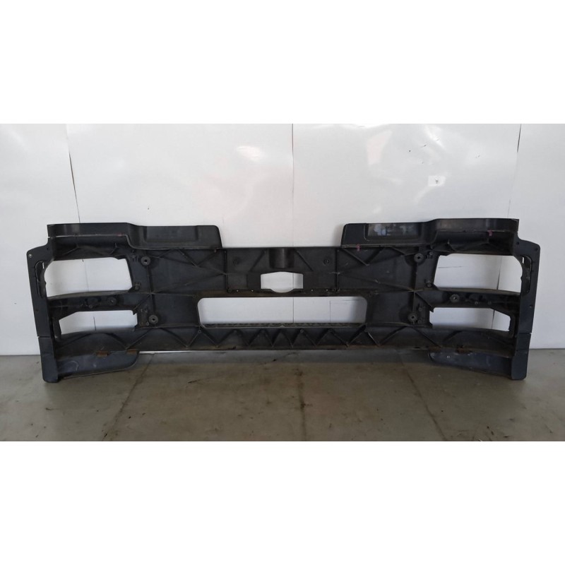 MAN PARAURTI ANTERIORE MAN TGM usato