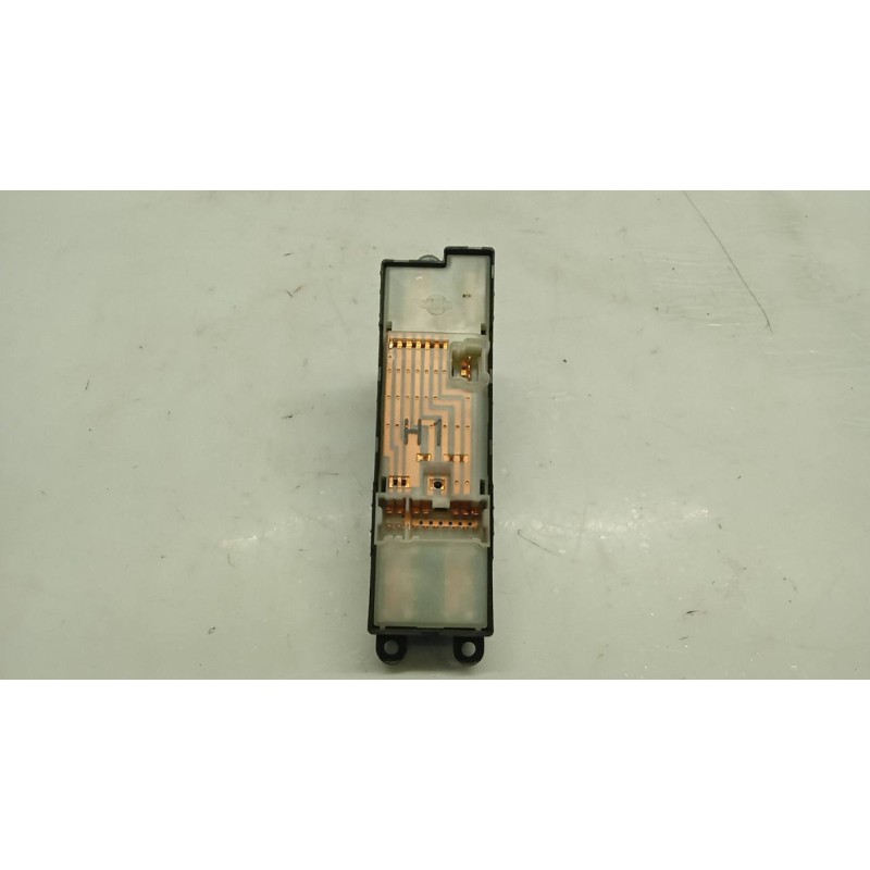 NISSAN INTERRUTTORI E PULSANTI ALZAVETRI NISSAN Navarra 2002>2004 usato