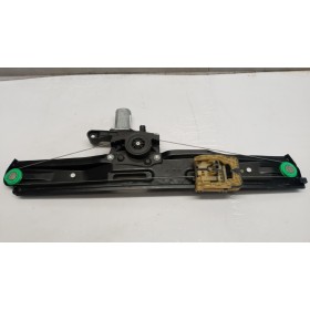 ALZA VETRI ANTERIORI...