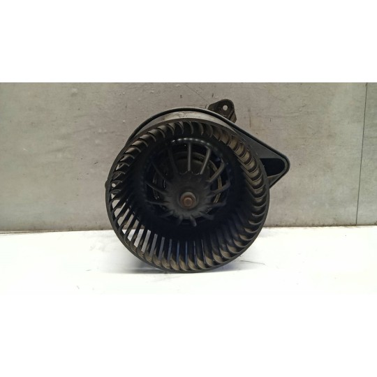 MOTORINO VENTILAZIONE INTERNA OPEL van Vivaro A 2006>2014 usato