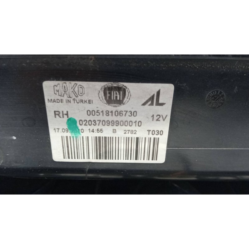 FIAT FARO POSTERIORE ESTERNO DESTRO FIAT Doblo' 2009>2014 usato