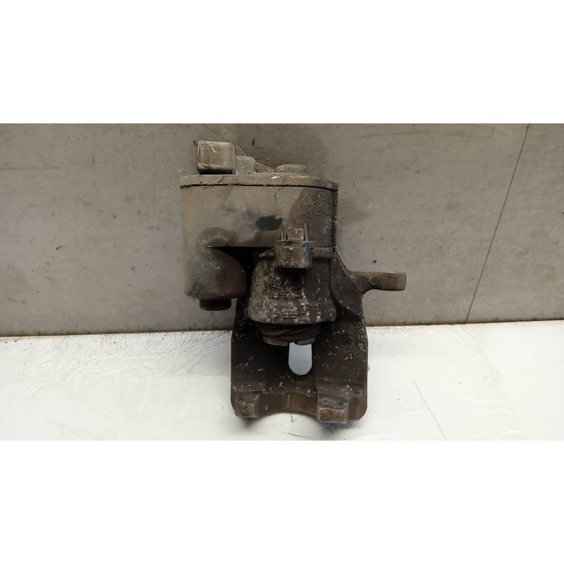 VOLVO PINZA POSTERIORE DESTRA VOLVO V60 2013>2018 usato