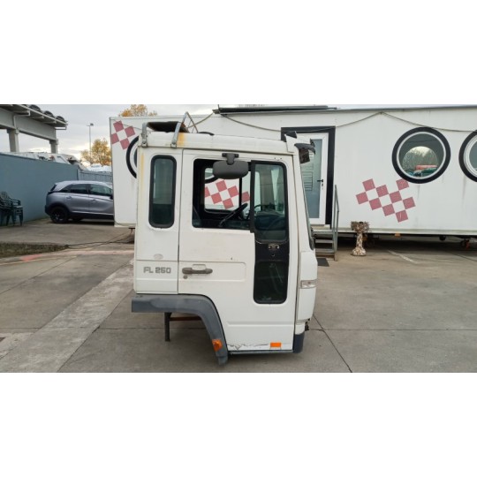 CABINA VOLVO truck FL6 usato