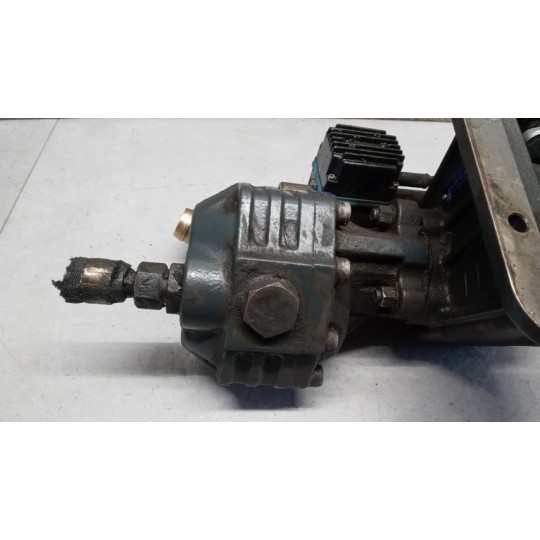HYDRAULIC PUMP  ISUZU N2R used