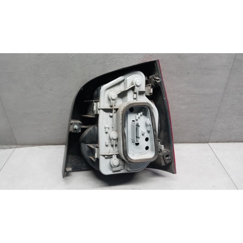 VOLKSWAGEN FARO POSTERIORE ESTERNO SINISTRO VOLKSWAGEN Polo 2001>2005 usato