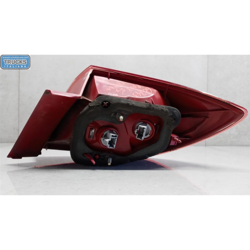 MAZDA FARO POSTERIORE ESTERNO SINISTRO MAZDA Mazda3 2003>2006 usato