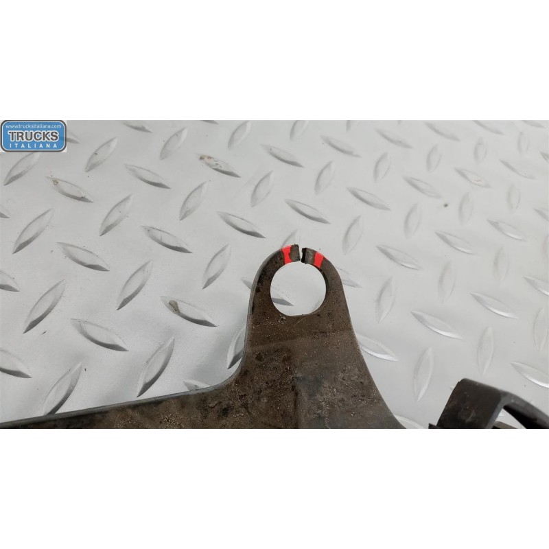 RENAULT truck PARAURTI CENTRALE ANTERIORE RENAULT truck T 2014> usato