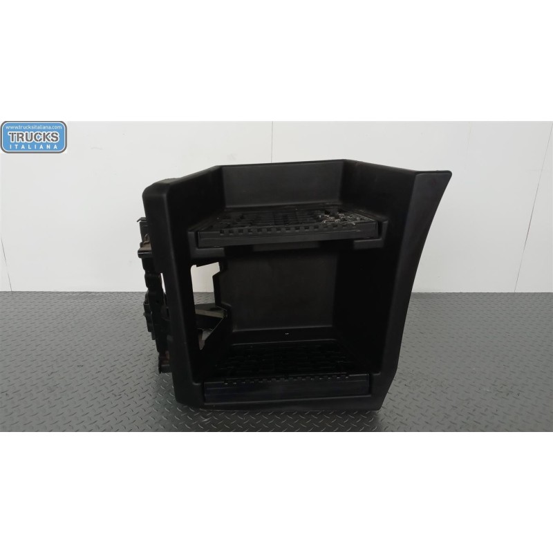 RENAULT truck PEDANA SALITA A/SX RENAULT truck T 2014> usato