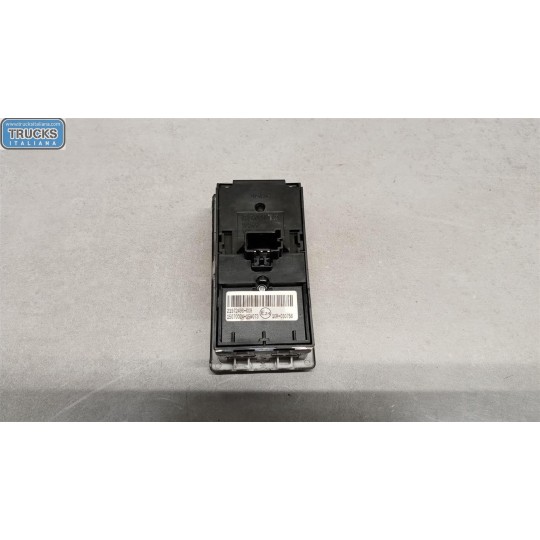 INTERRUTTORI E PULSANTI ALZAVETRI RENAULT truck T 2014> usato