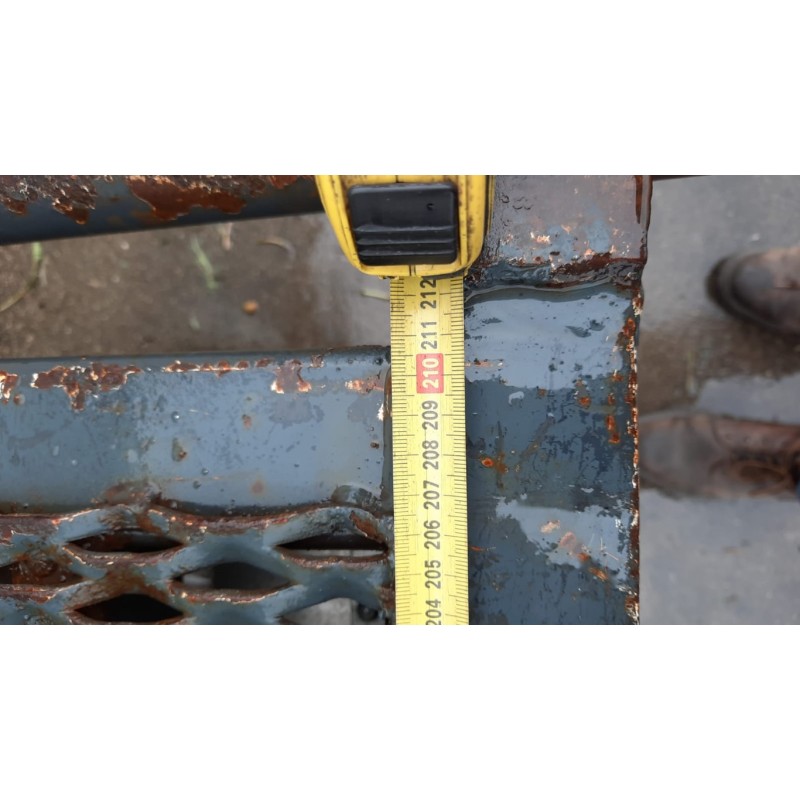 . TAIL LIFT . . used