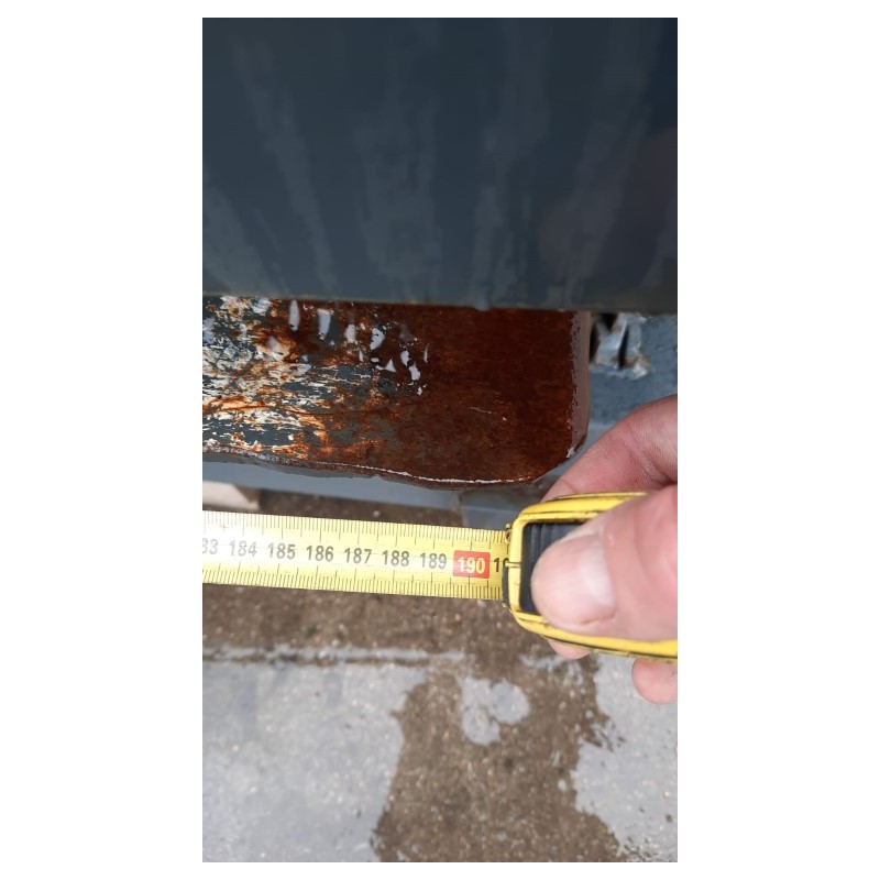 . TAIL LIFT . . used