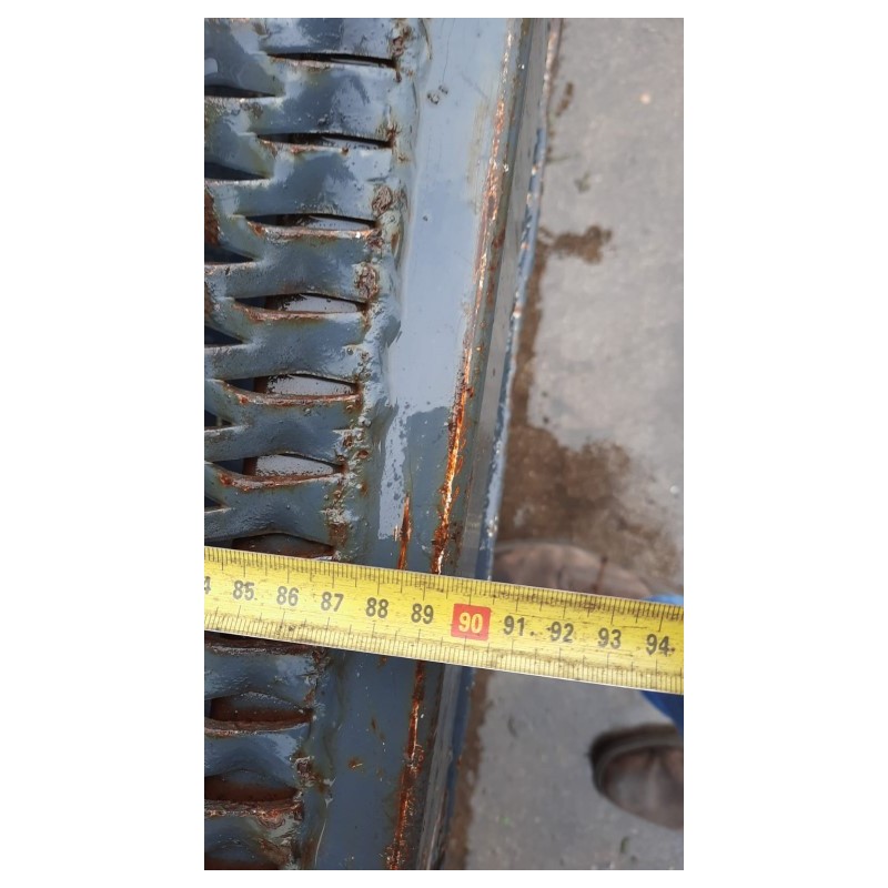 . TAIL LIFT . . used