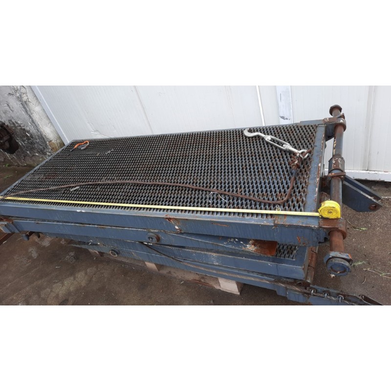 . TAIL LIFT . . used