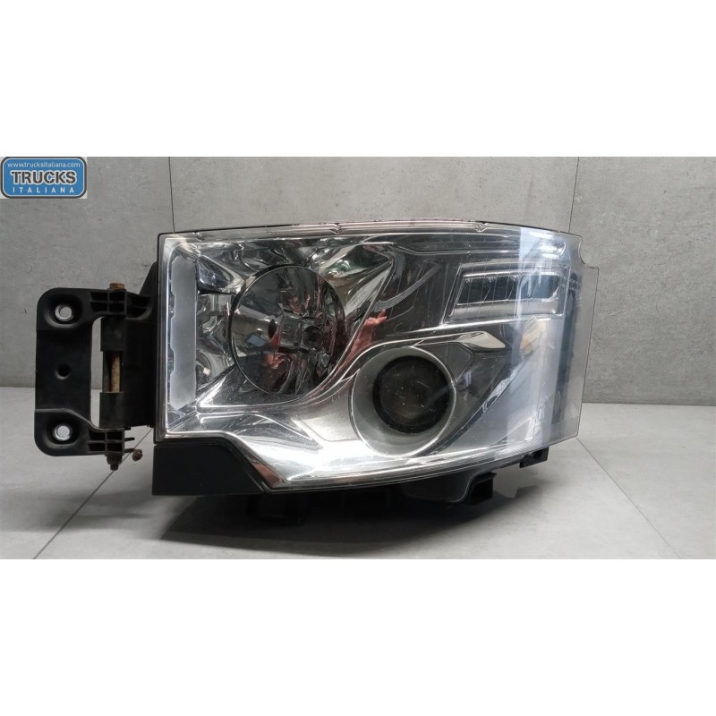 RENAULT truck LEFT HEADLIGHT XENO LAMP  RENAULT truck T 2014> used