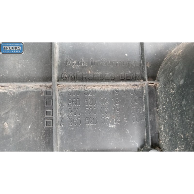 MERCEDES-BENZ truck PARAFANGO POSTERIORE DESTRO MERCEDES-BENZ truck Actros euro 5 2008>2013 usato