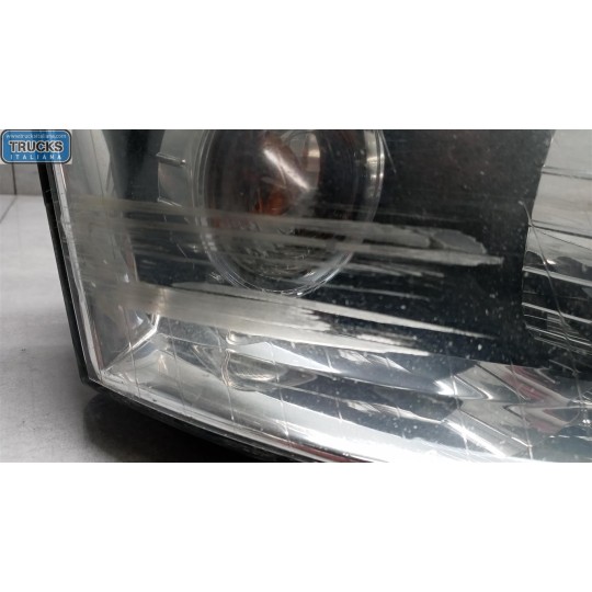 FARO ANTERIORE DESTRO AUDI A4 2000>2004 usato