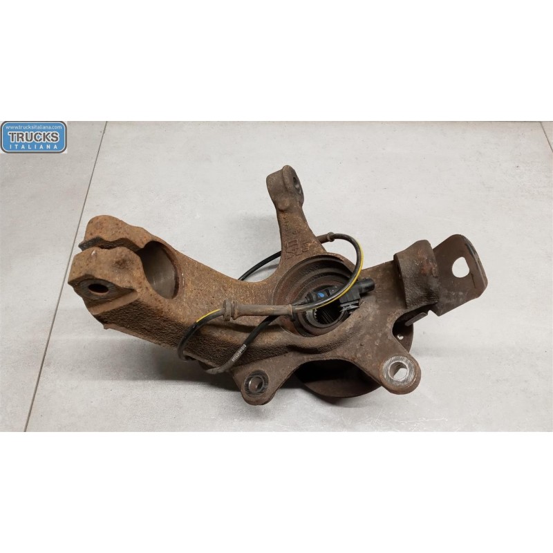 TOYOTA MONTANTE COMPLETO DESTRO TOYOTA Aygo 2005>2012 usato