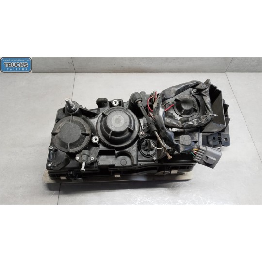 FARO ANTERIORE SINISTRO VOLVO truck FM 9 usato