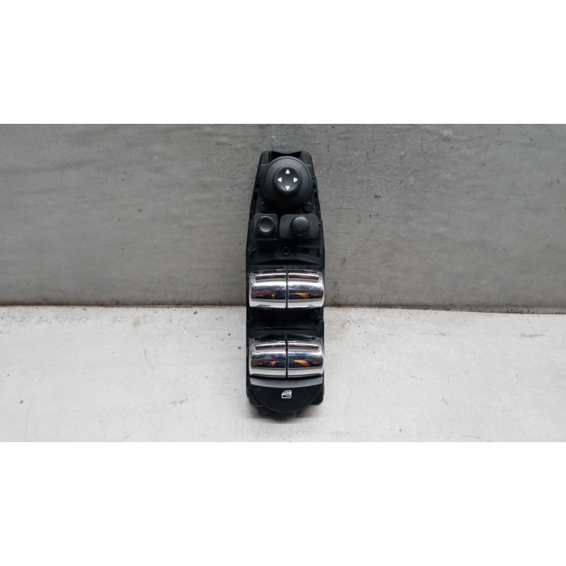 MINI INTERRUTTORI E PULSANTI ALZAVETRI MINI R60  Countryman 2014>2017 usato