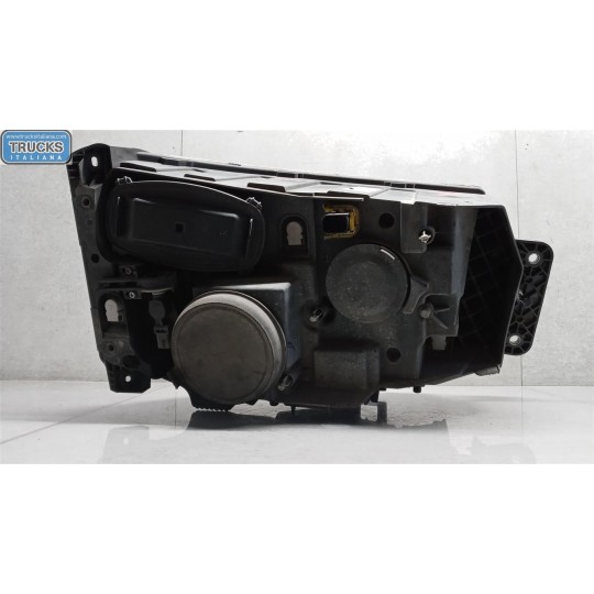 FARO ANTERIORE SINISTRO RENAULT truck T 2014> usato
