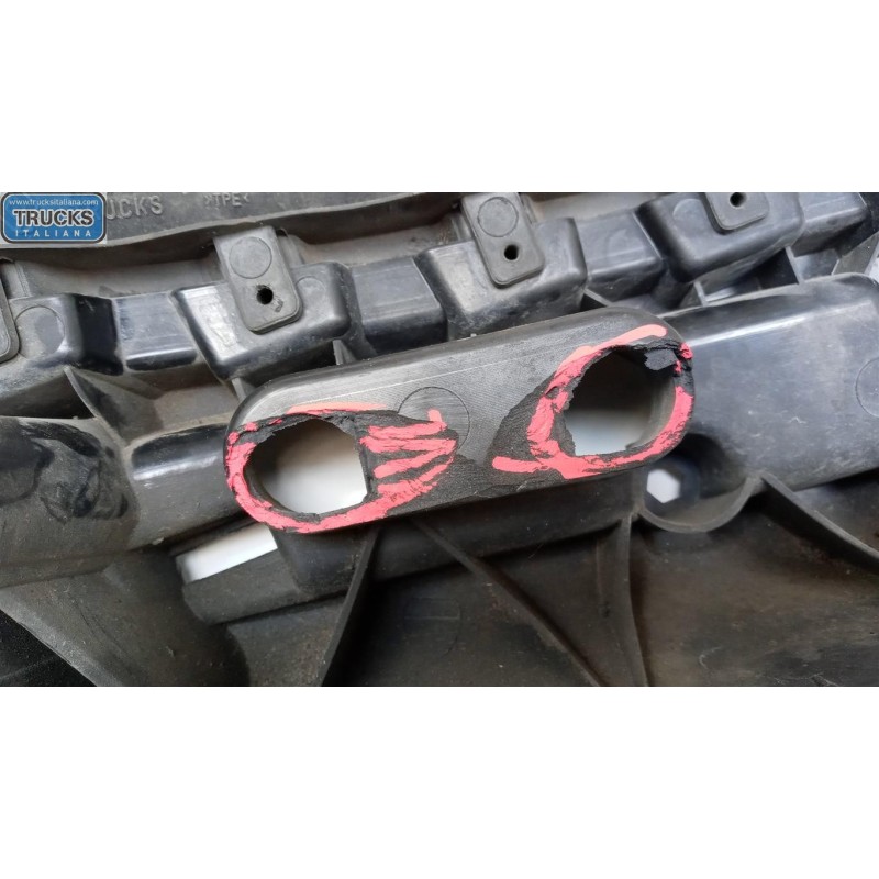 RENAULT truck LEFT HEADLIGHT SEAT RENAULT truck T 2014> used