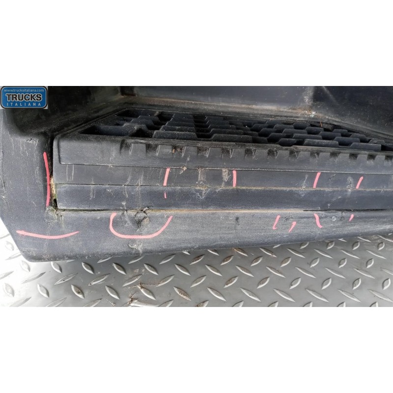 RENAULT truck PEDANA SALITA A/DX RENAULT truck T 2014> usato