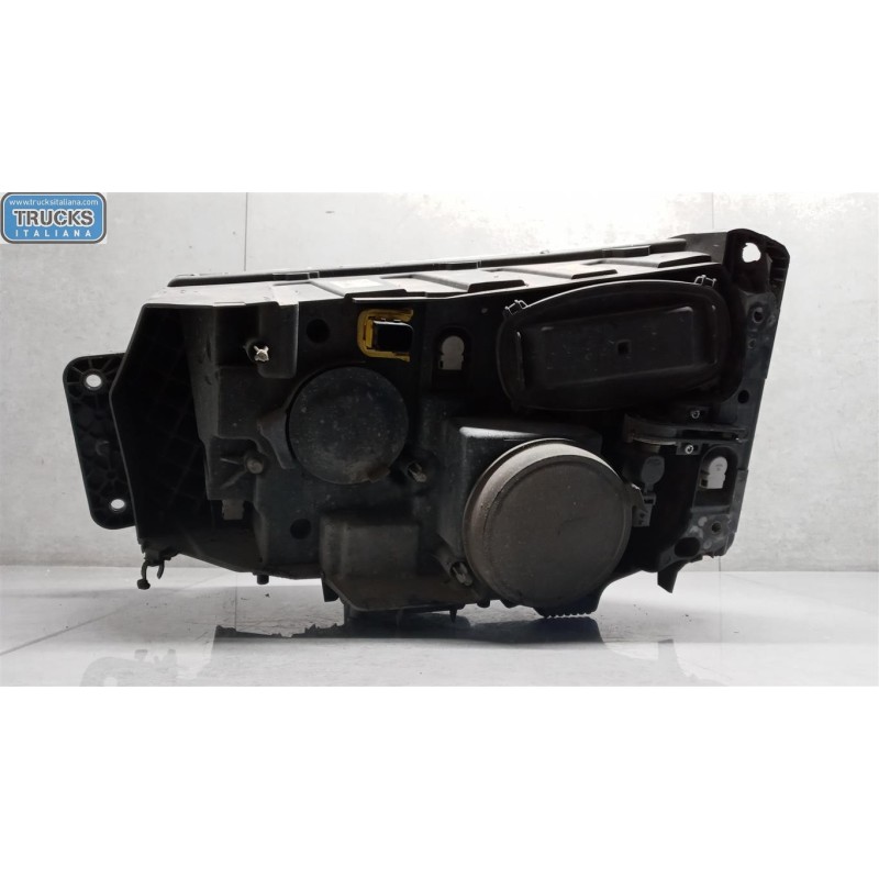 RENAULT truck FARO ANTERIORE DESTRO RENAULT truck T 2014> usato