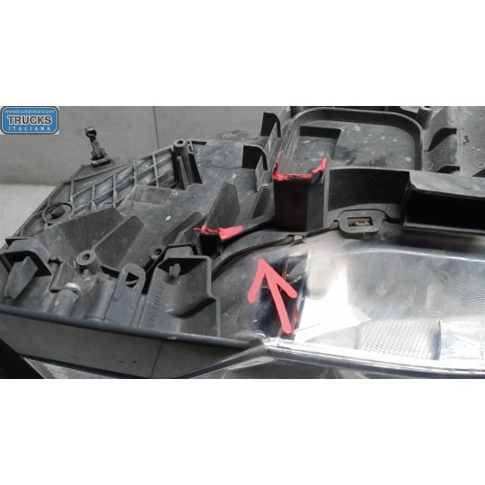 FARO ANTERIORE DESTRO RENAULT truck T 2014> usato