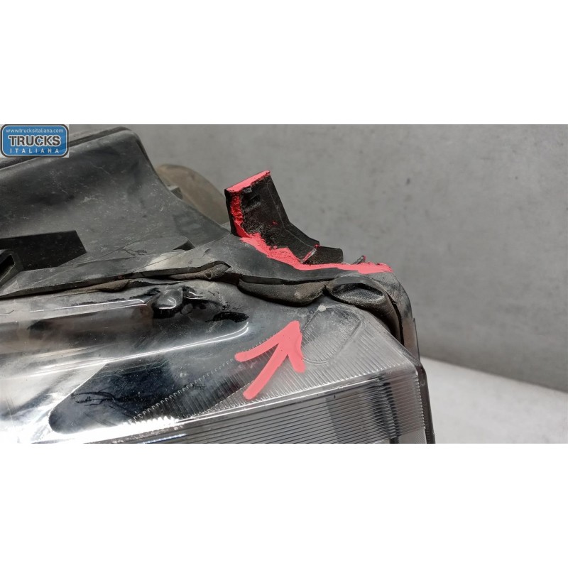 RENAULT truck RIGHT HEADLIGHT RENAULT truck T 2014> used