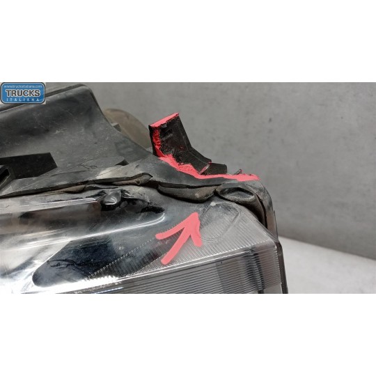 FARO ANTERIORE DESTRO RENAULT truck T 2014> usato