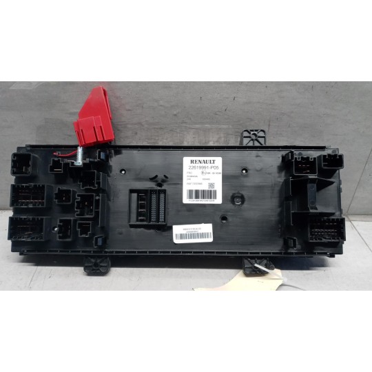 FUSE BOX RENAULT truck T 2014> used