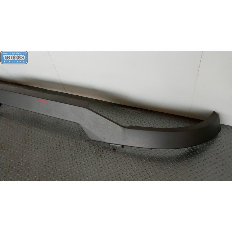 RENAULT truck MOULDINGS EXTERNAL FRONT  RENAULT truck T 2014> used