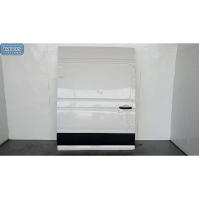 RIGHT SIDE SLIDING DOOR...