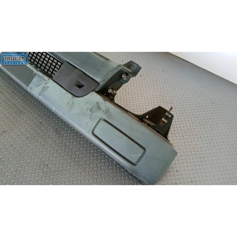 RENAULT truck PARAURTI ANTERIORE RENAULT truck Midlum usato